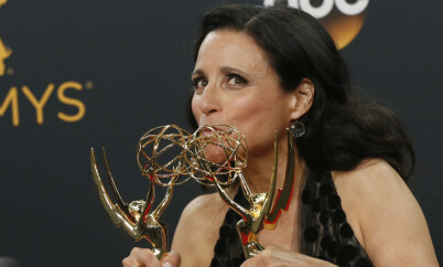 FEIRET: Julia Louis-Dreyfus vant Emmy både for beste kvinnelige skuespiller og beste komedie i Veep. Foto: NTB Scanpix FEIRET: Julia Louis-Dreyfus vant Emmy både for beste kvinnelige skuespiller og beste komedie i Veep. Foto: NTB Scanpix